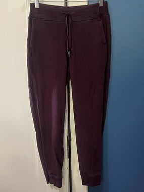 Lululemon women’s Maroon Jogger Pants Size :4